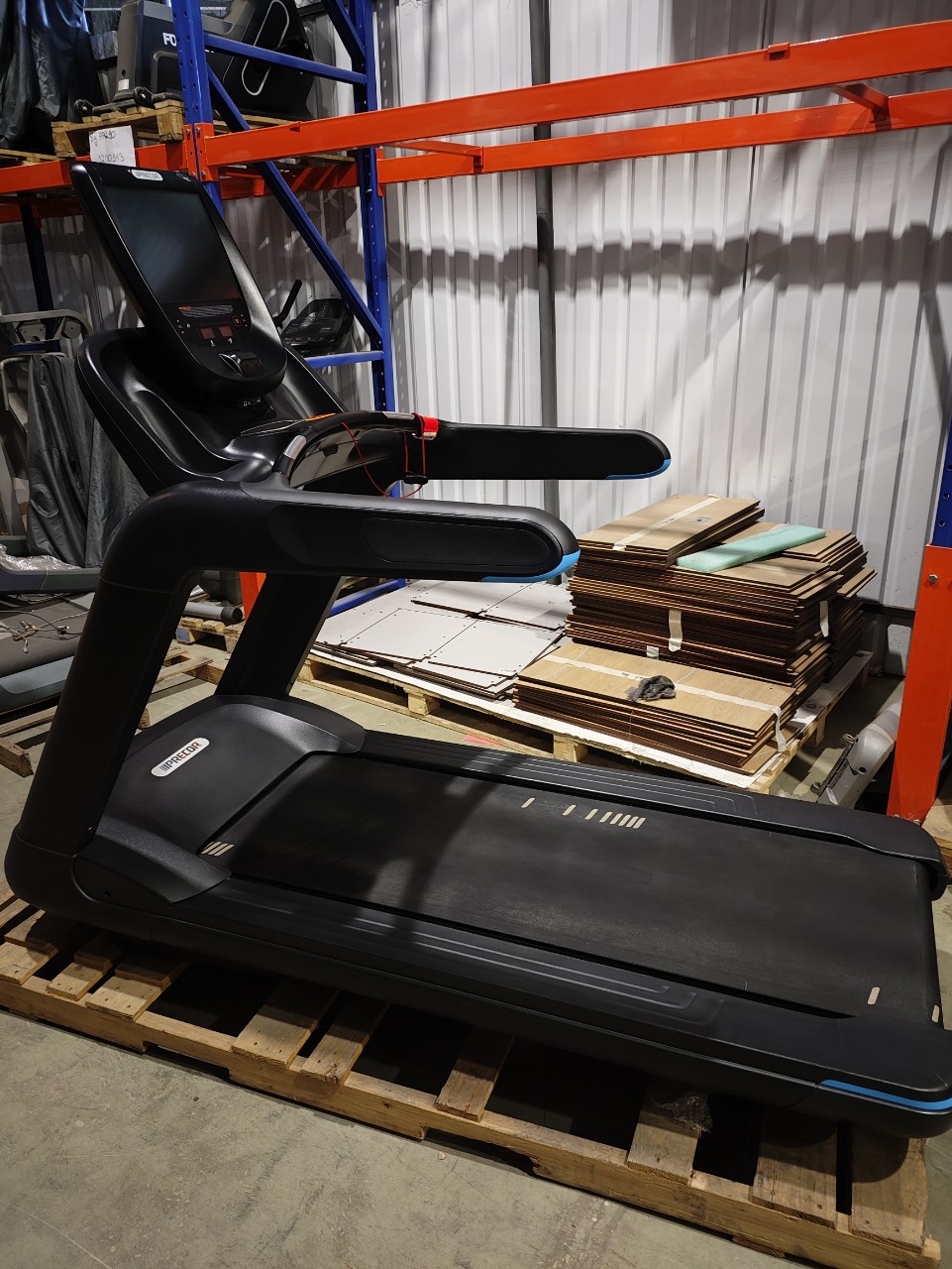 Заказать Беговая дорожка PRECOR TRM 885 Next Generation, консоль P82 (б/у), 1300000 руб.
